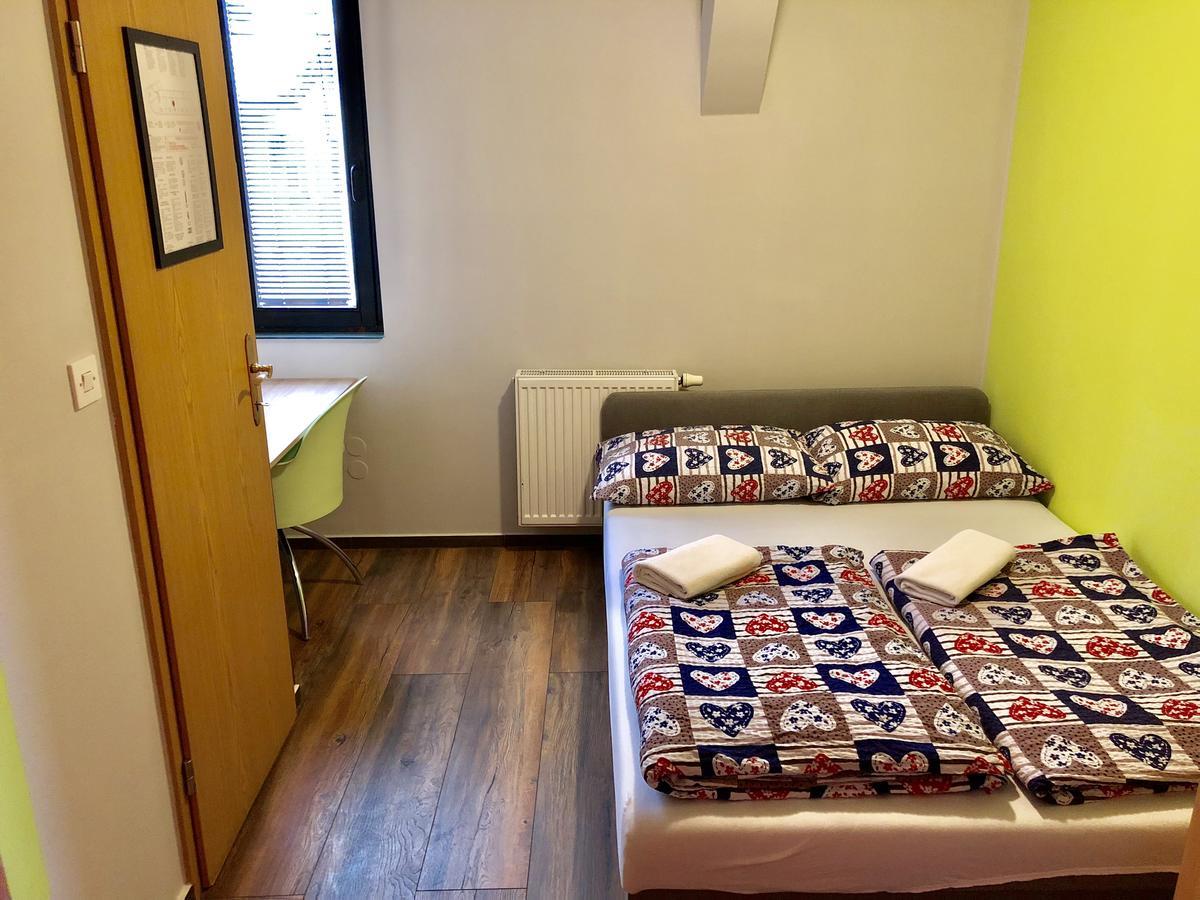 Aladin Hostel Любляна Екстериор снимка