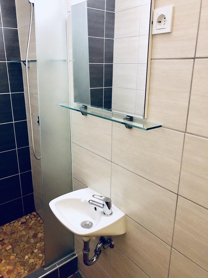 Aladin Hostel Любляна Екстериор снимка