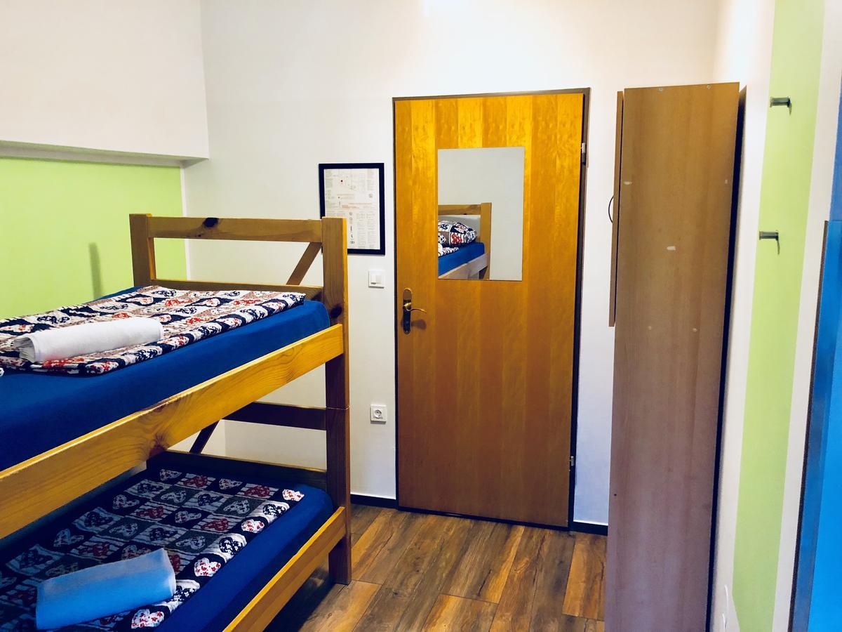 Aladin Hostel Любляна Екстериор снимка