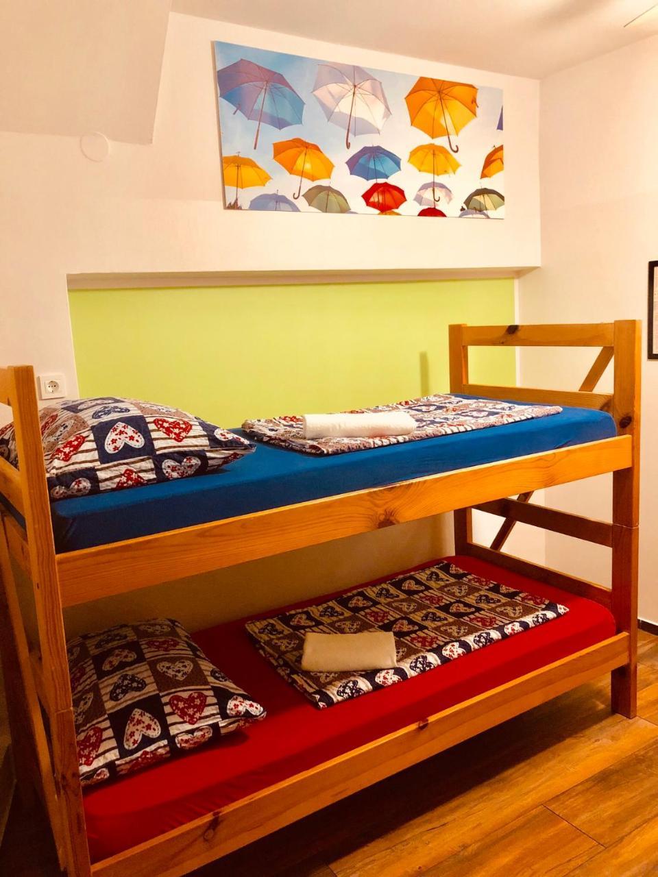 Aladin Hostel Любляна Екстериор снимка