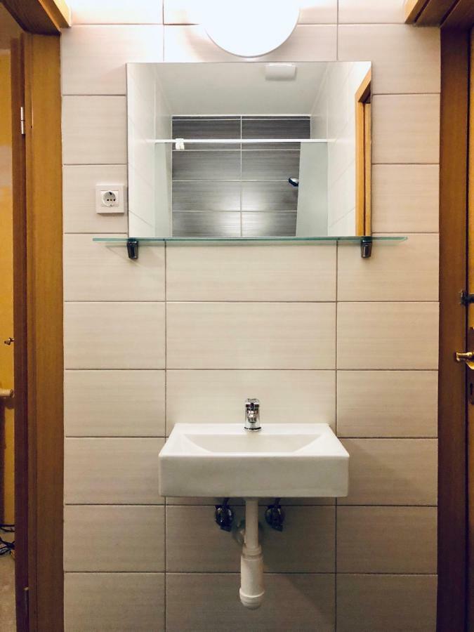 Aladin Hostel Любляна Екстериор снимка